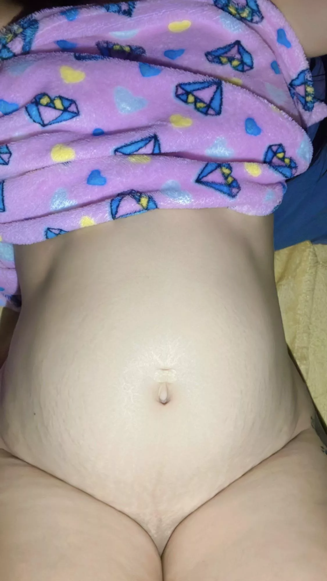 hi daddy I know you want my hot pregnant nudes come and ask for them 🥵🤰🏻🥛