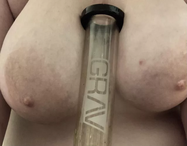 hit my bong, suck on my titties and (f)uck me 