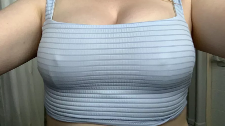 How do you like my crop top 😋