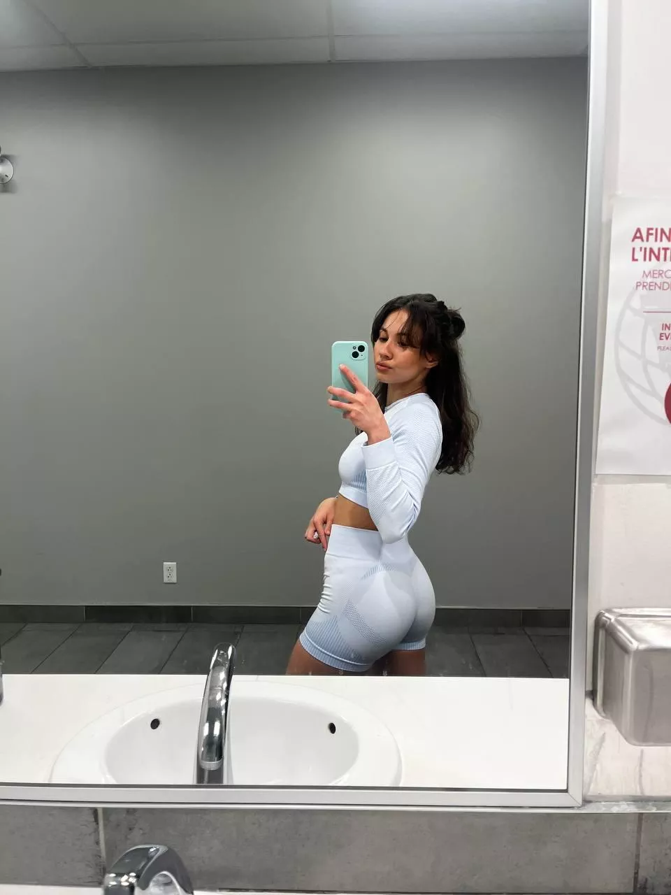 I love taking pictures while working out [f]