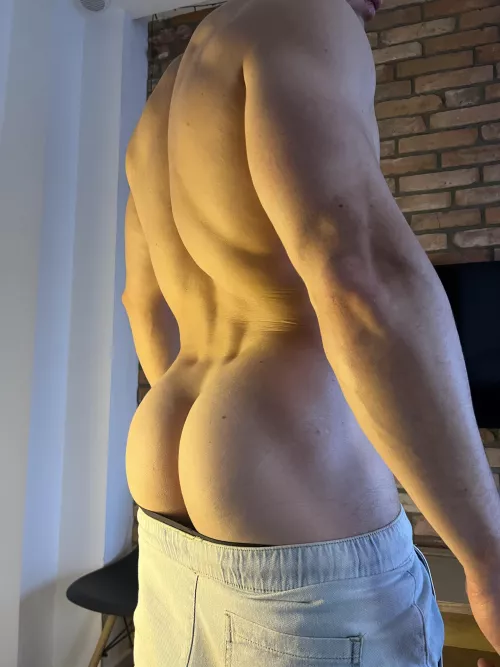 I need your attention 🍑
