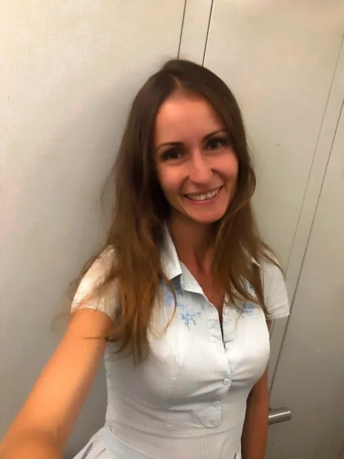 I take the cutest photos in the elevator 