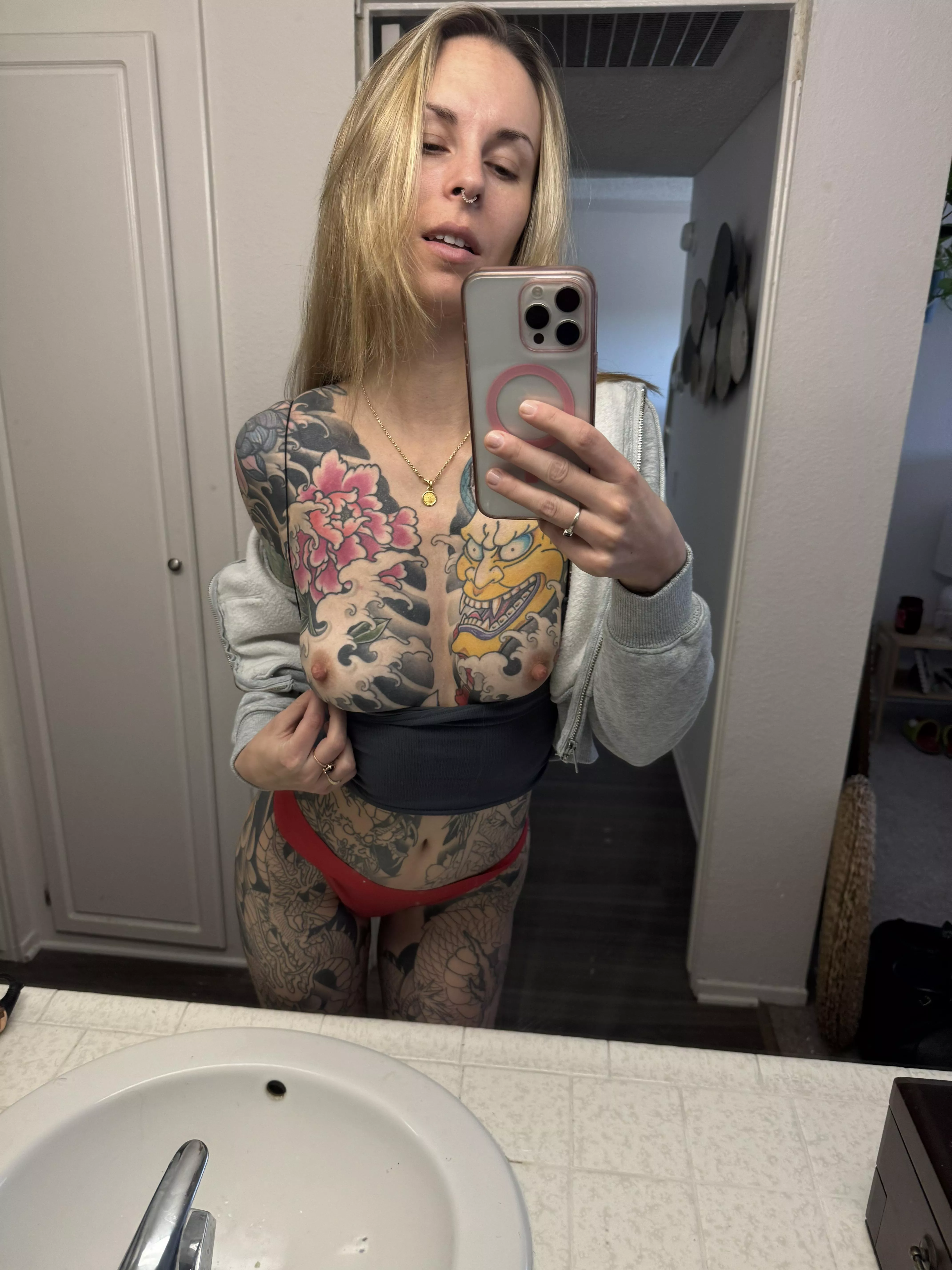 If I was your gf would you let me keep posting nudes on here?