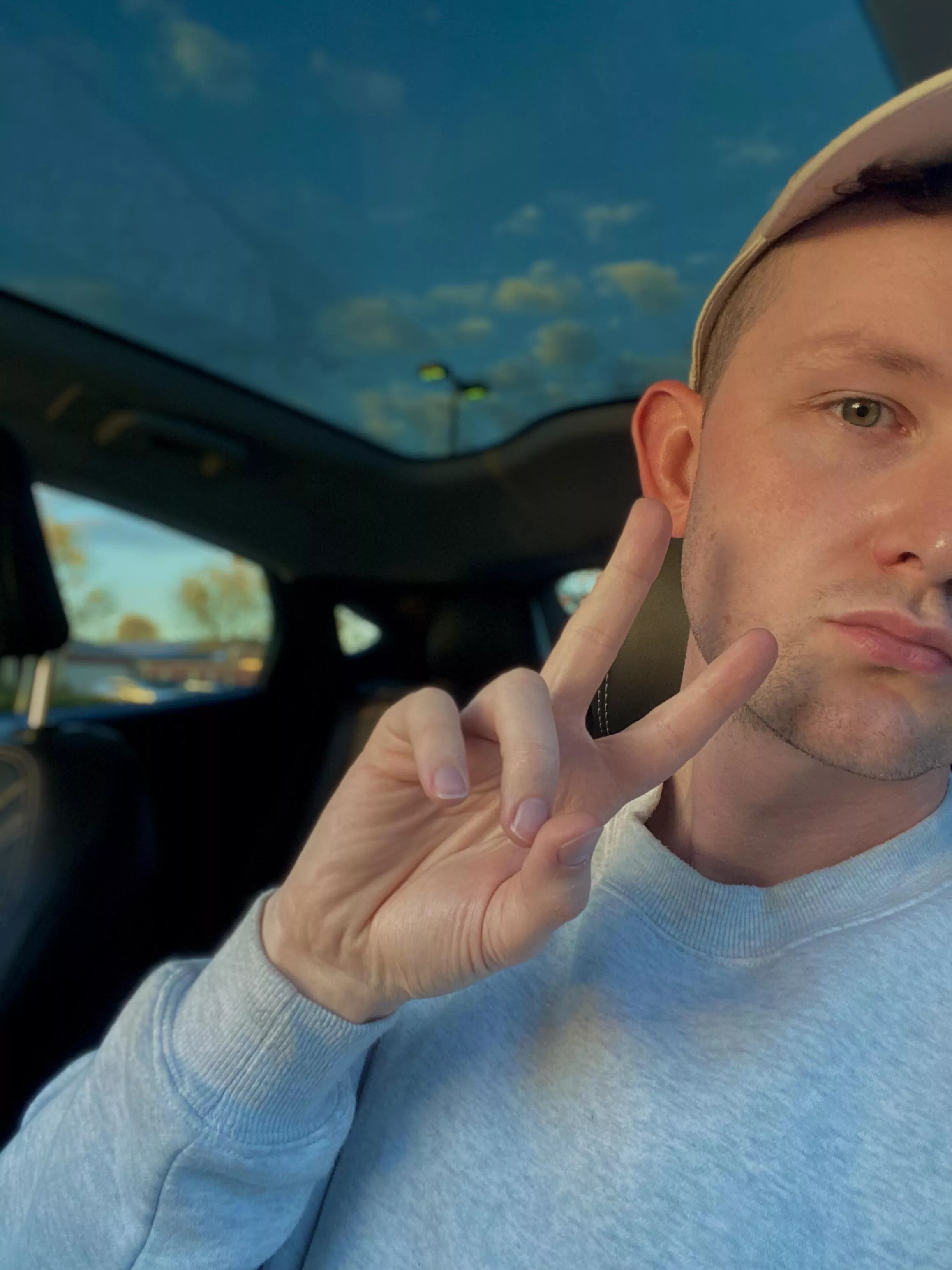 It’s finally sweater weather ❄️❄️