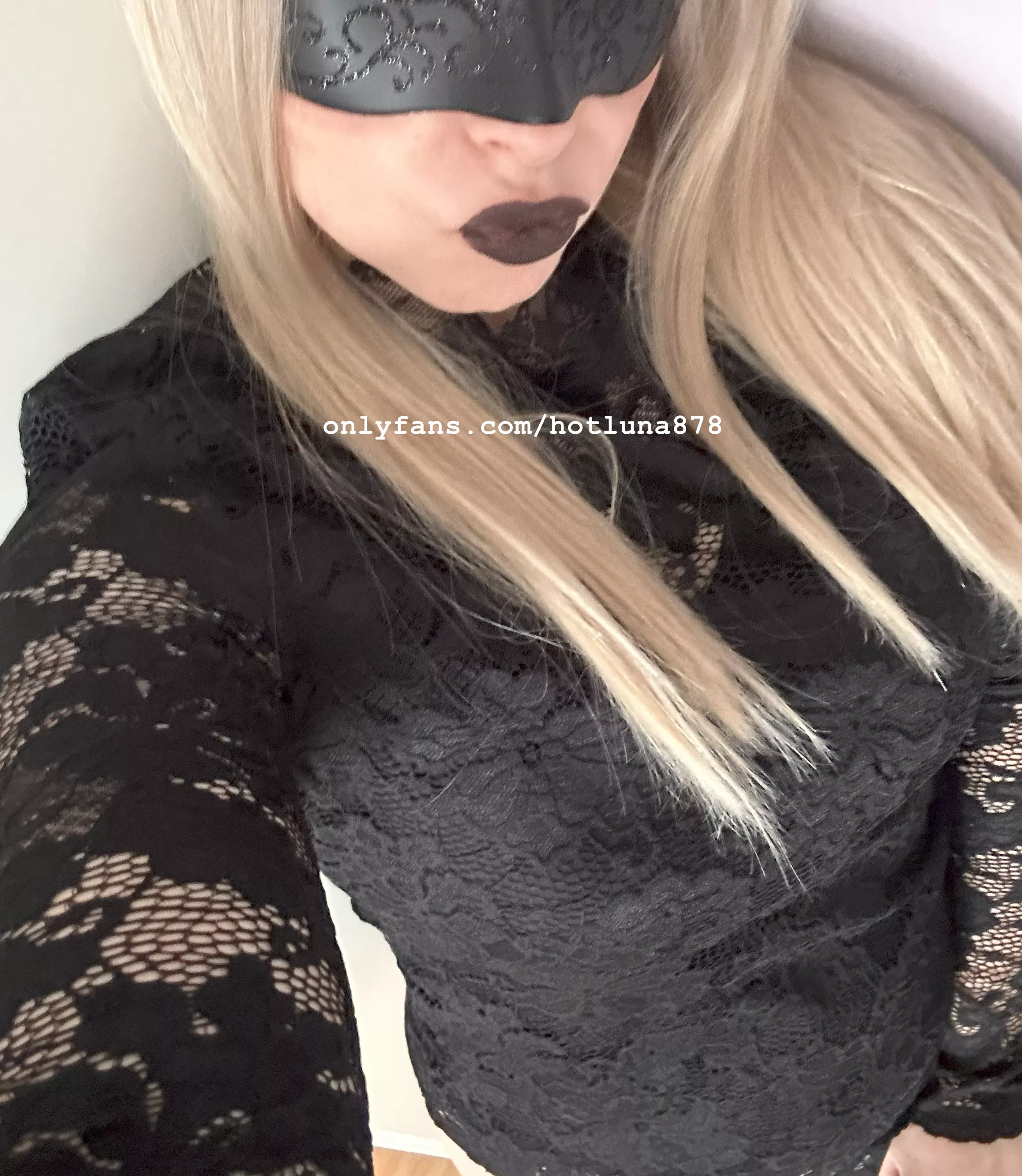 Lip Stick Goddess Hot Luna (@HotLuna878) [OnlyFans]
