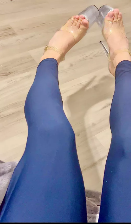 Love wearing my stripper heels when im bored💗