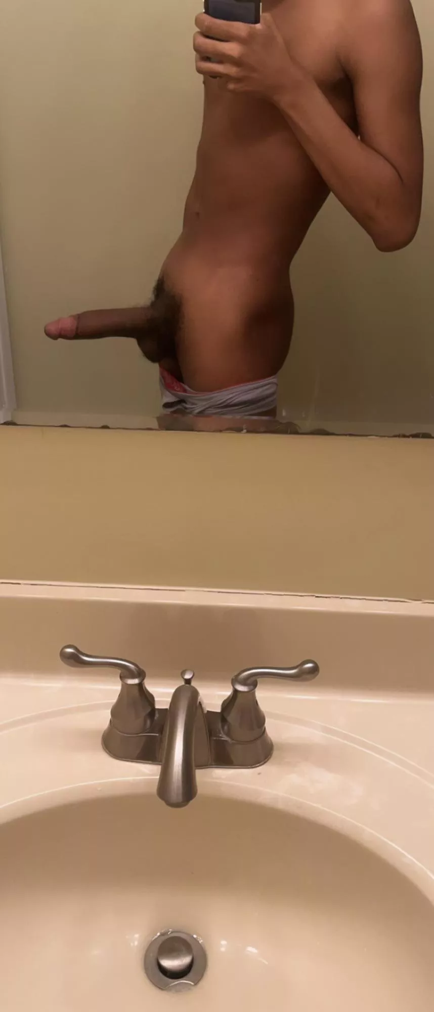 M(18) Looking for cute skinny bottoms dm w pics snap fwavie