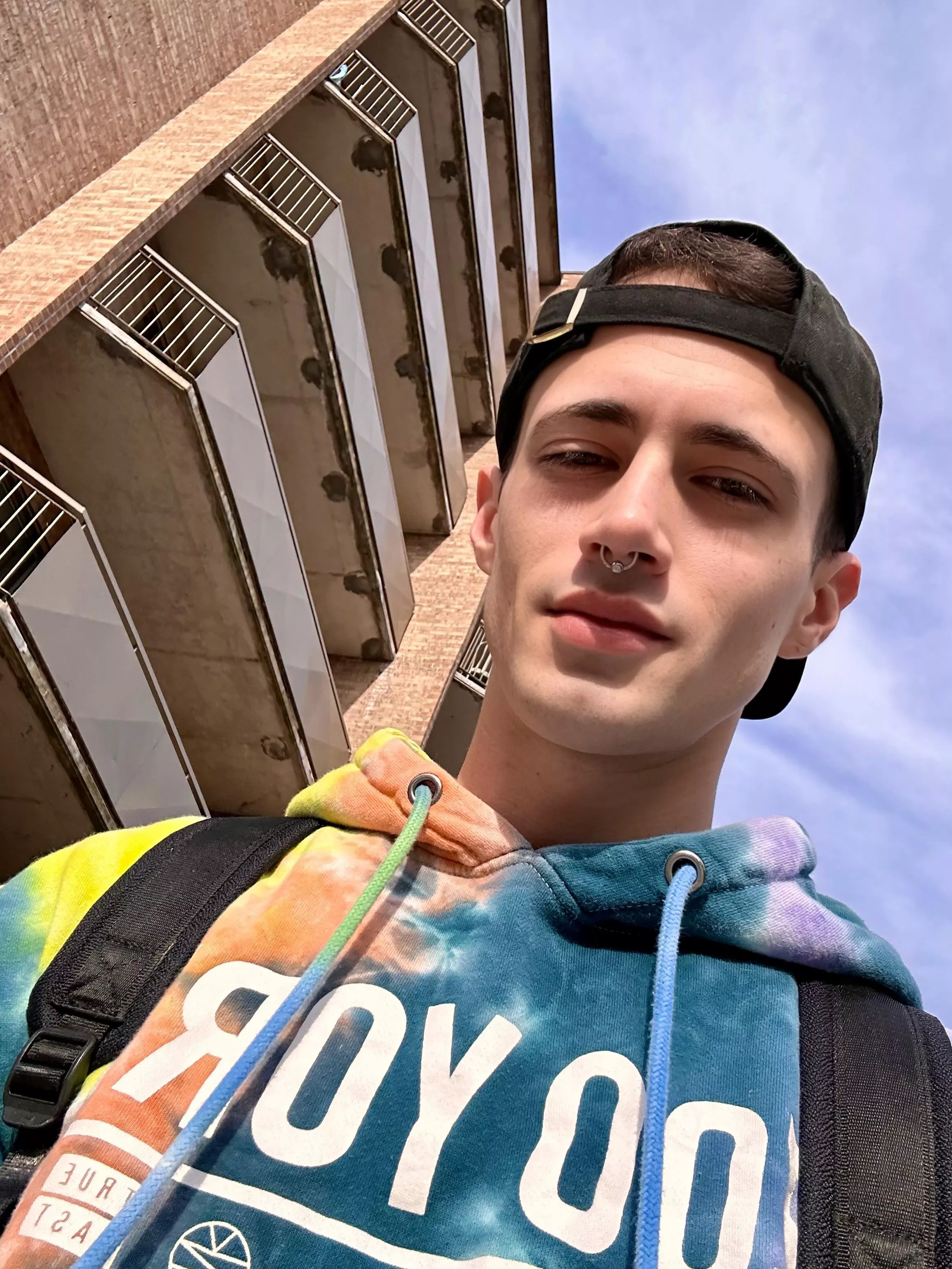 My friends don’t like the new septum piercing but I’m in love with it… 🥰☀️