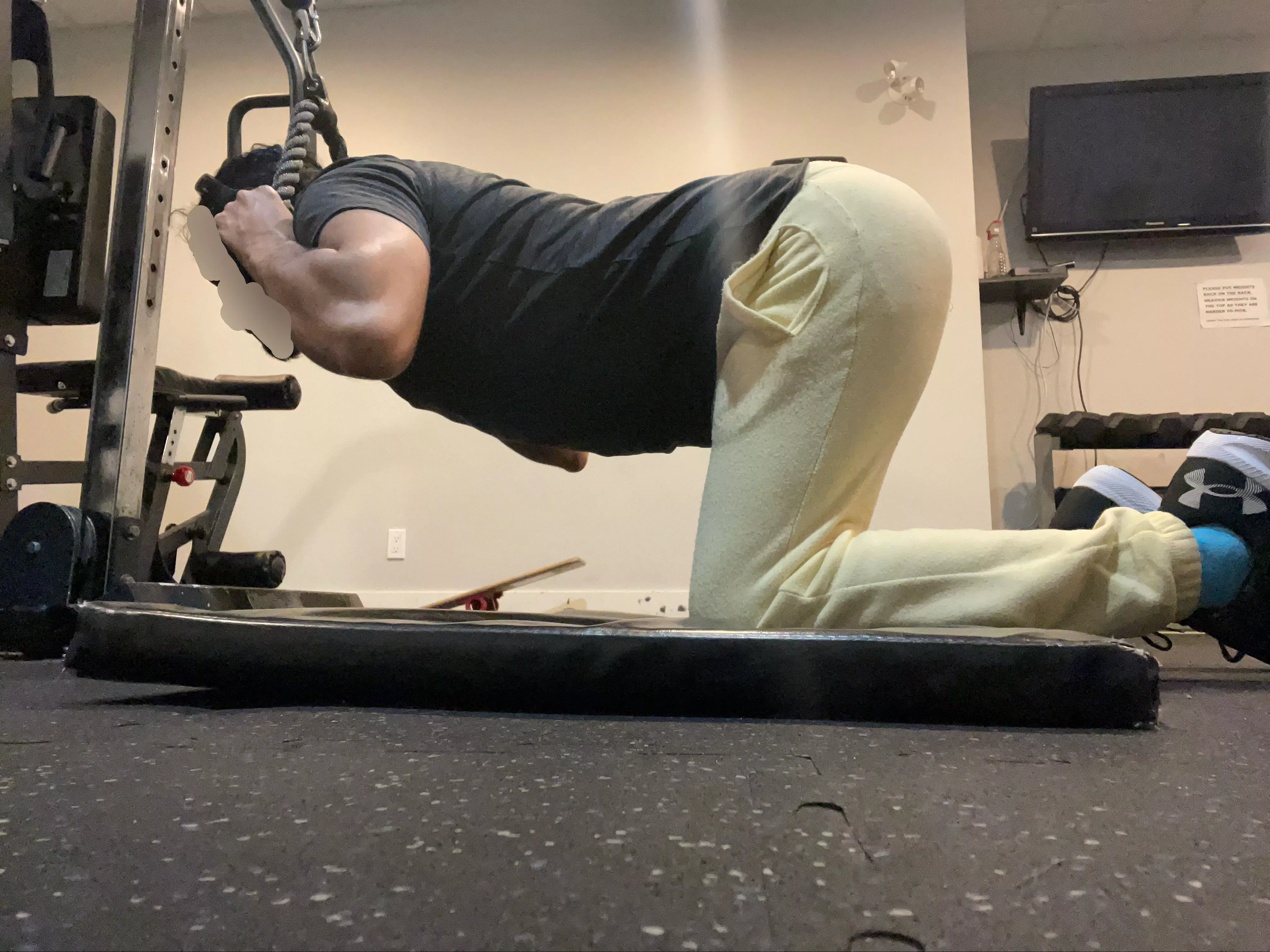 My plaza gym doesnt have squat machine, so this is what I do for now