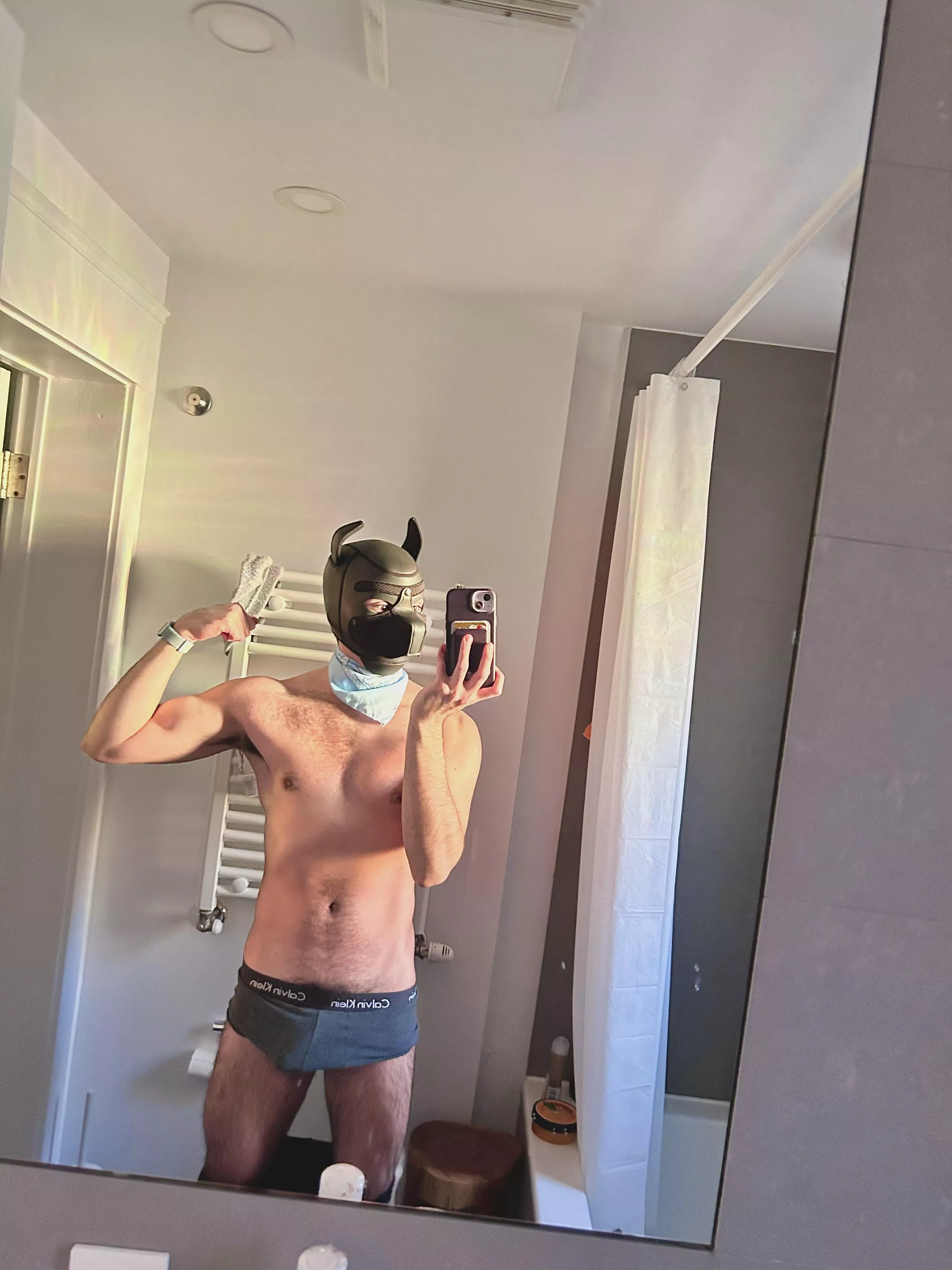 Need belly rubs 🥺 pls 