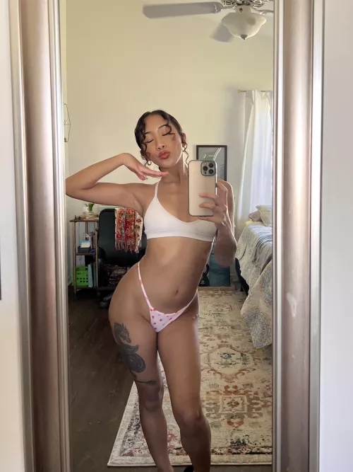 pretty face, pretty lips