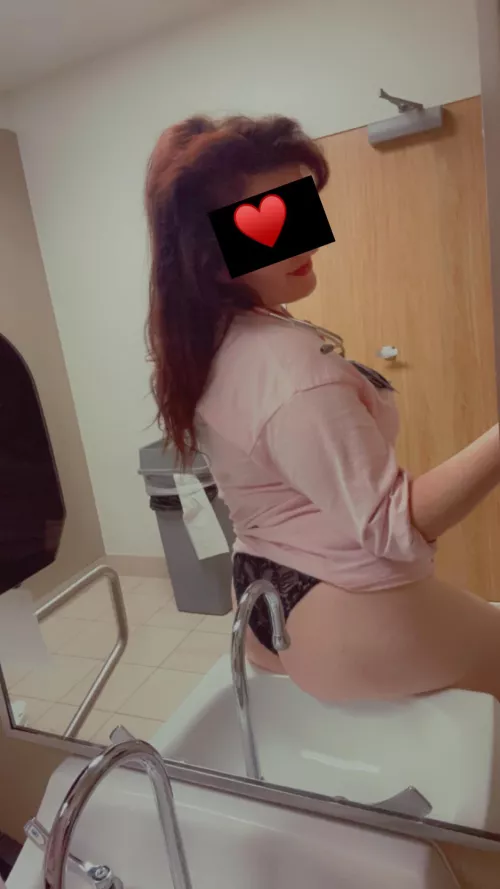 Resting my 🍑 for a minute 😜 