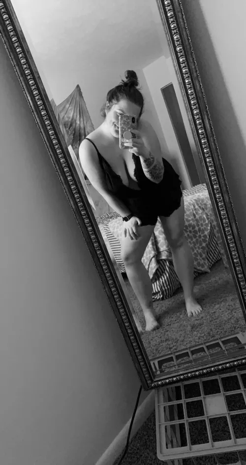 Say hello if you’d like some free nudes 🍒