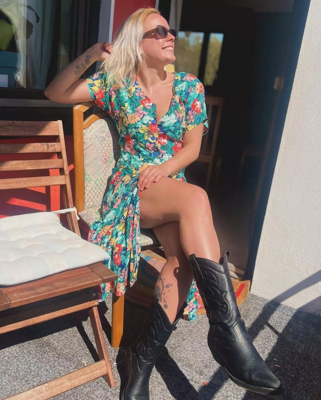 Sexy blonde in boots 
