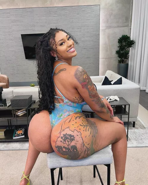 Tatted 🍑🍑💦💦