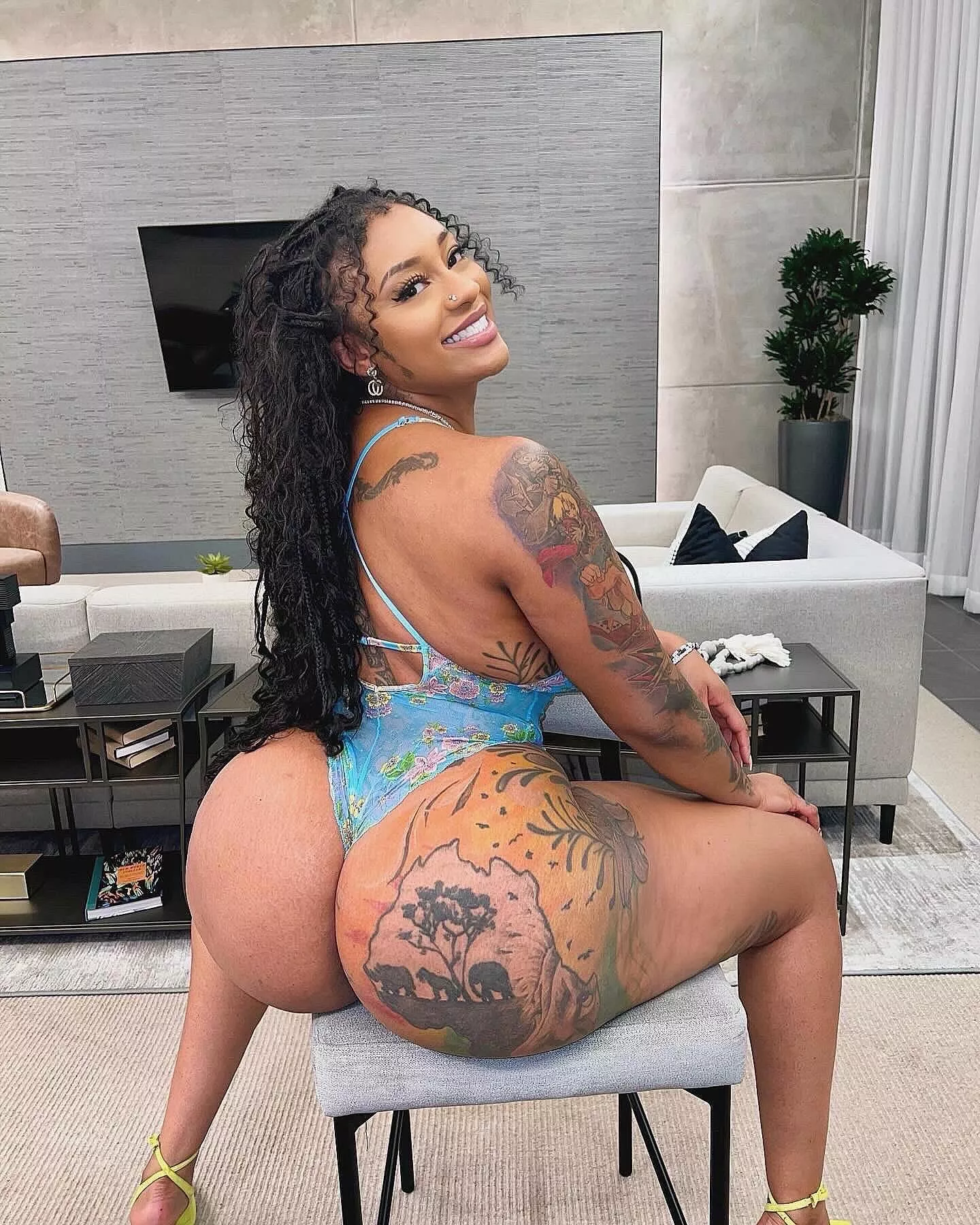 Tatted 🍑🍑💦💦