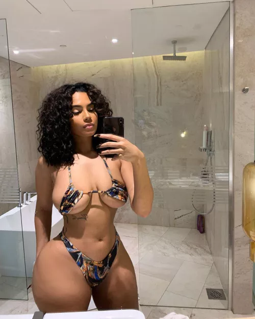 Unique design makes for a great mirror selfie 