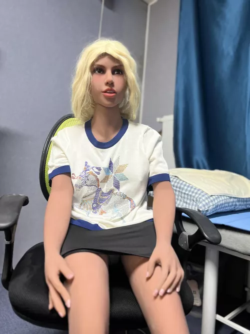 What do you think of her new dress ? Looks like an office lady