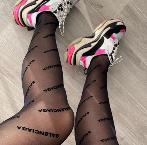 With sneakers. Y or n