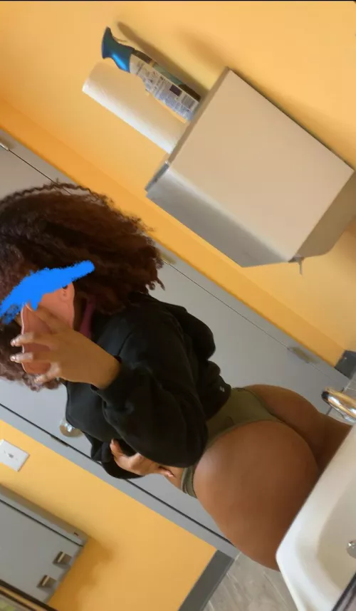 Would you fuck me at work ? ☺️