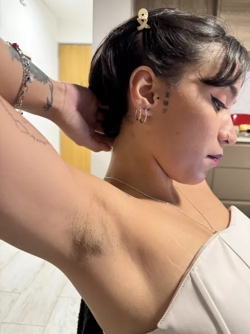 Would you like smell my sweat armpits?