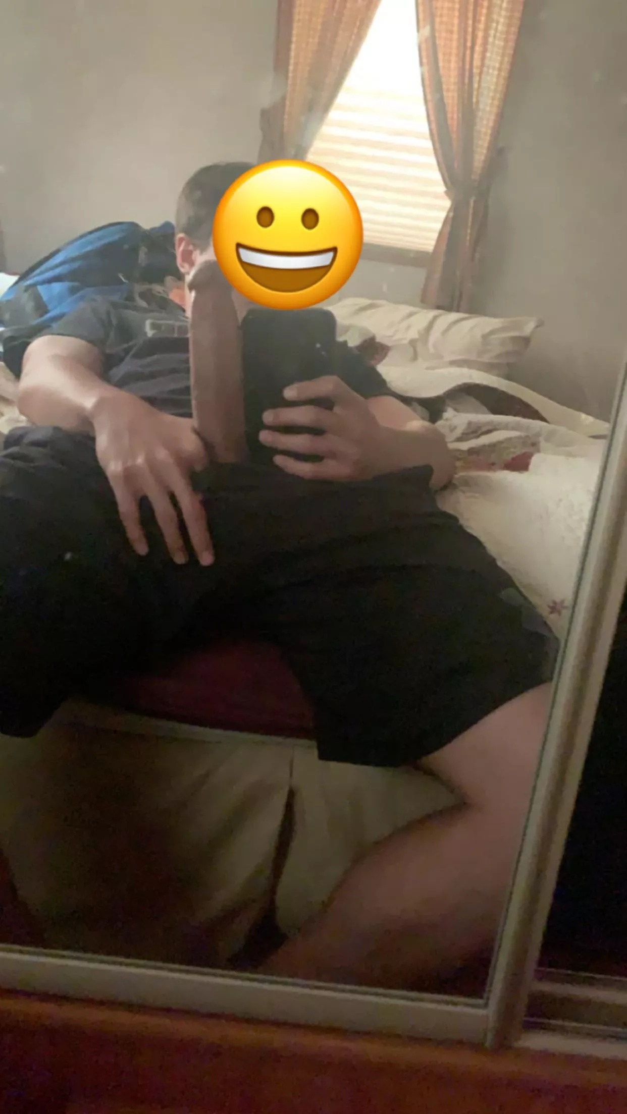19, looking for a big booty bottom, dms 