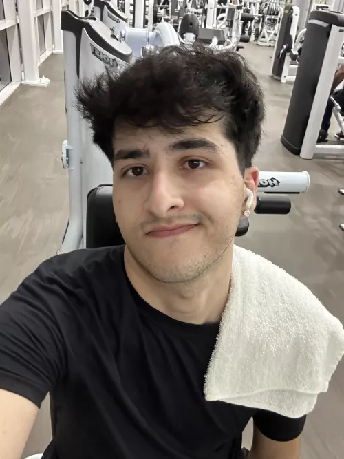 [22] Looking for some friends, hit me up?