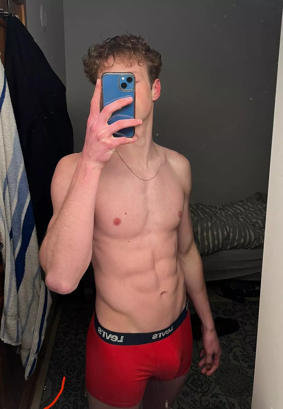 23, looking for fit guys, send me a pic and your snap name