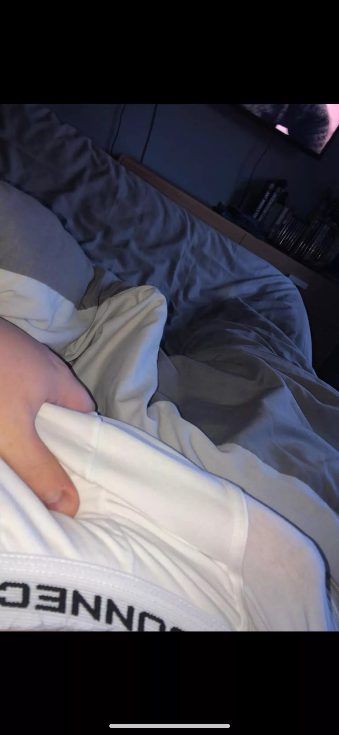 26m uk straight, gf ain’t putting out and I need emptying, can you tell by my bulge?