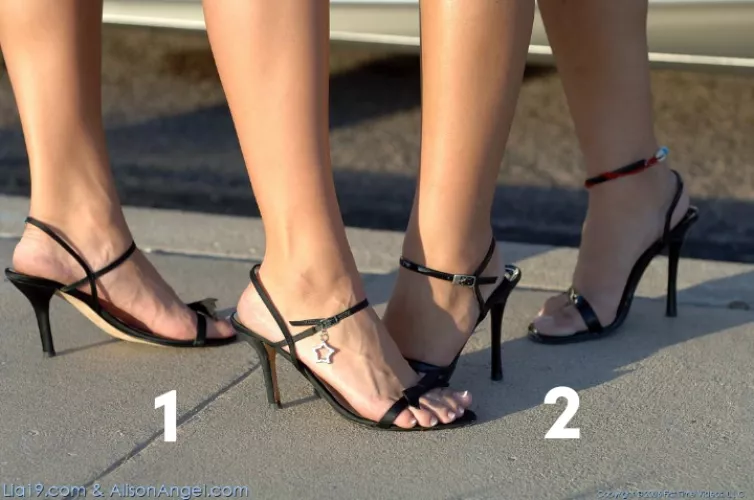 Alison's real fan, do you know her feet, which one is it?😂🤔👣🇺🇸😍🔥🔥