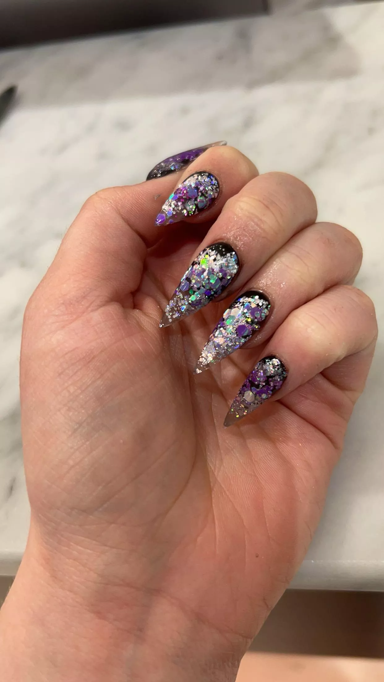 Claw update, the mini glitter daggers on my fingers really fill me with joy. 