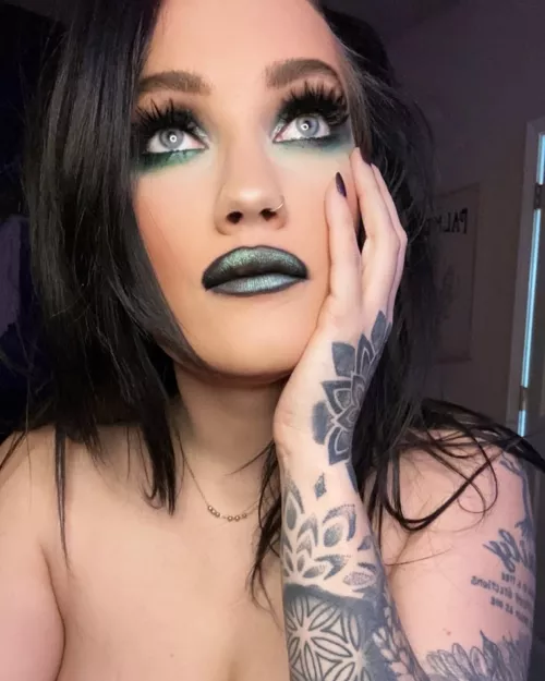 Dark, Smokey makeup will always make me feel like a baddie 