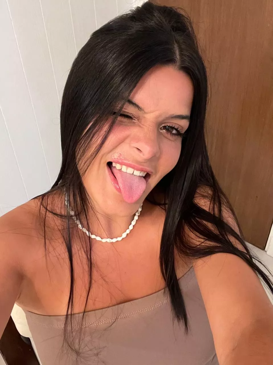 Do I look cute from this angle in this crop top?