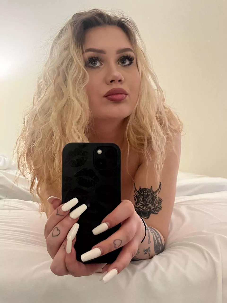 Do you like crazy blonds in the bed?