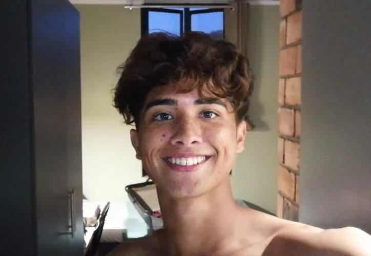 Does brown hair suit me?