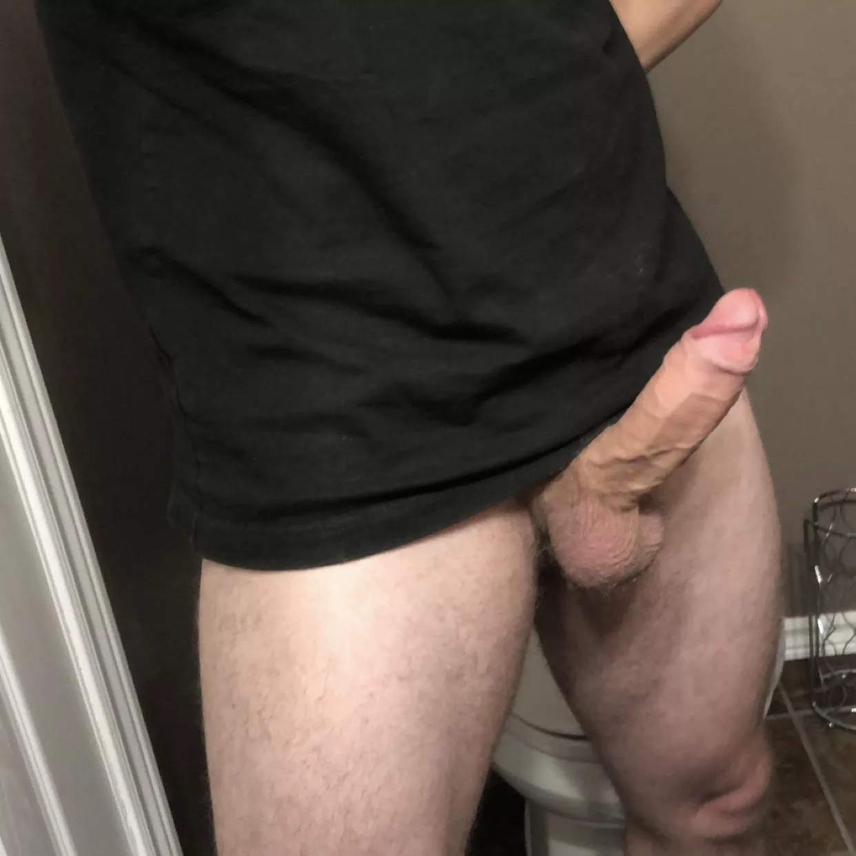 does it look big even next to my hockey player quads?