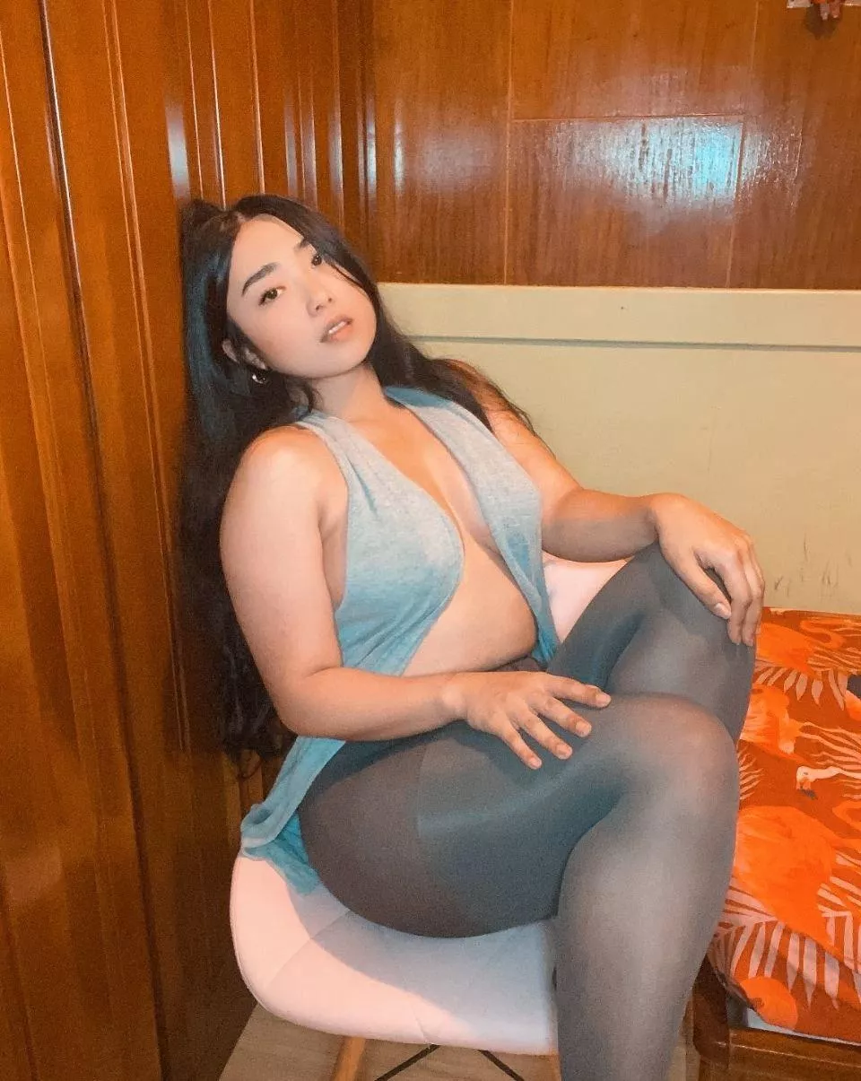 Every day is a good day to wear pantyhose!