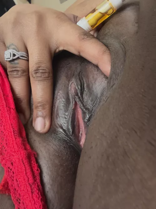 (F) high af & needing my pussy eaten 