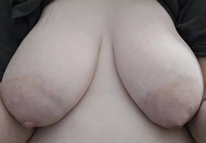 Feeling overly sharing tonight 🖤