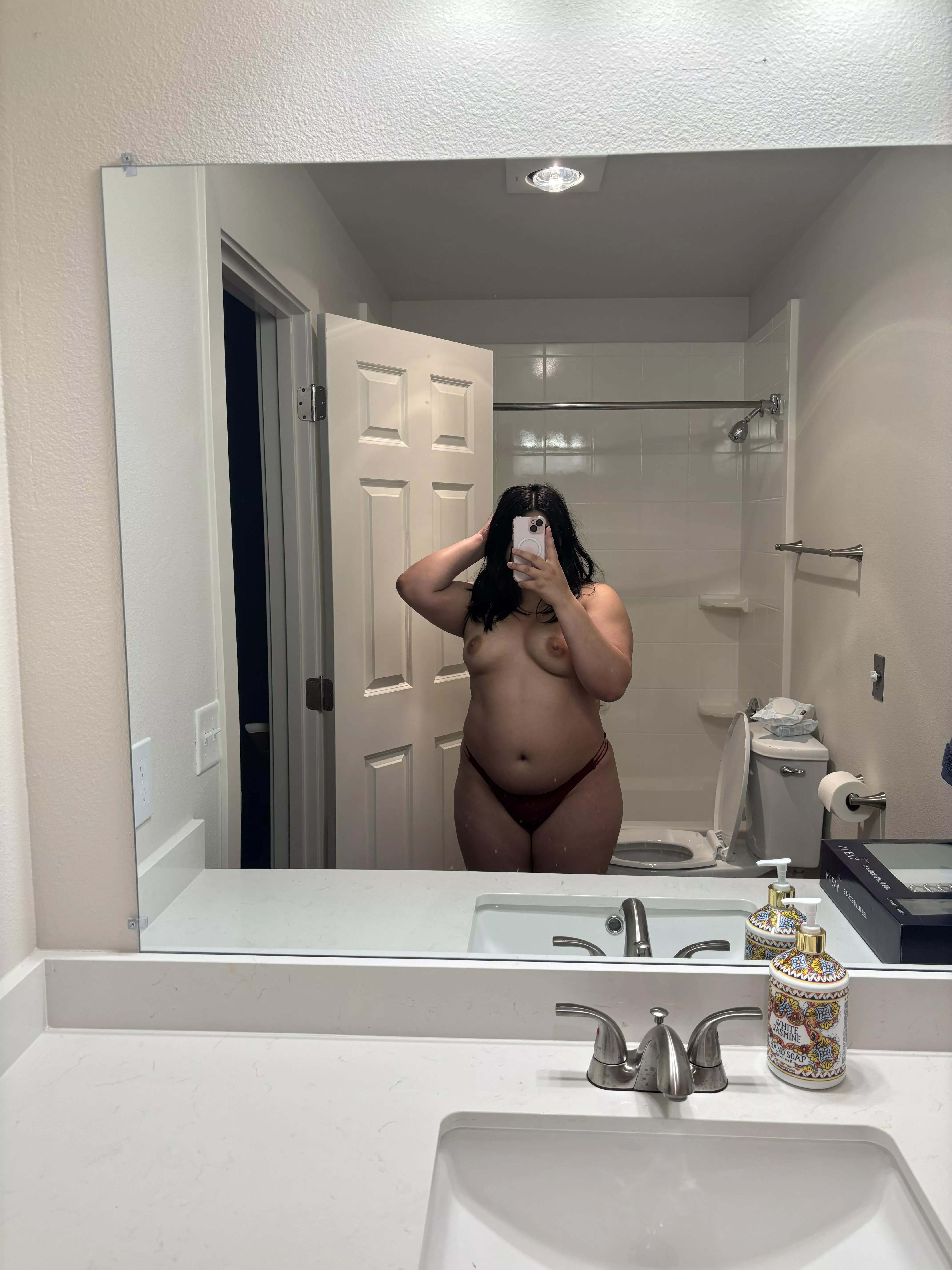 First mirror selfie, how is it? 