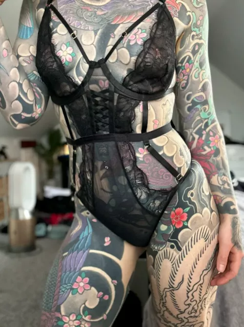 Grip my curves in the right places