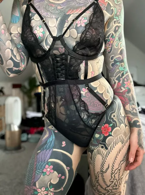 Grip my curves in the right places