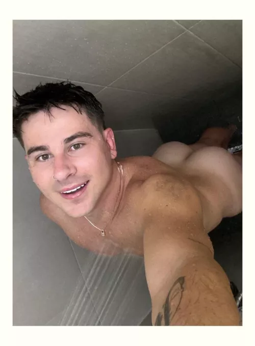 Gym showers is my favourite plqce to be