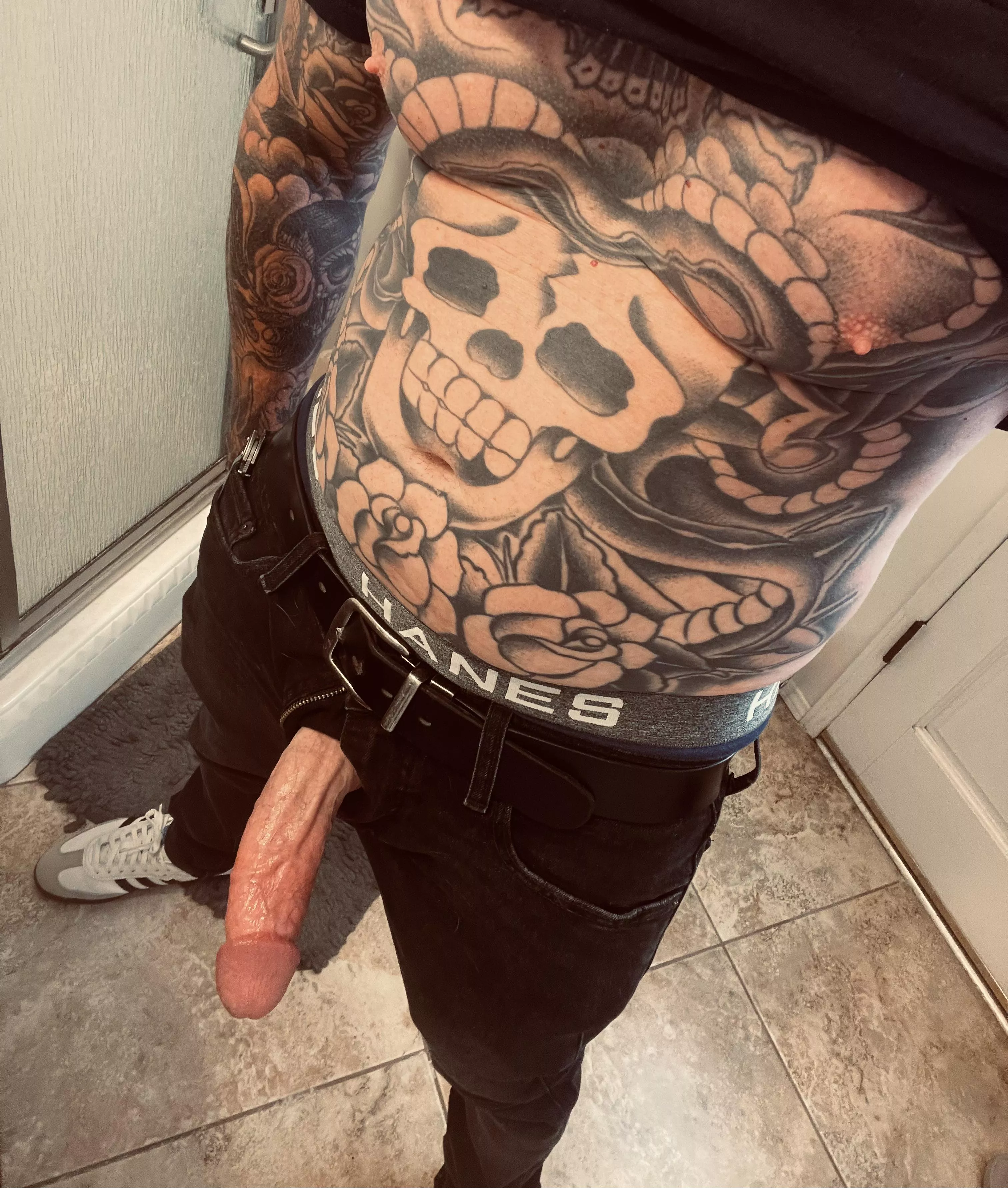 Hi. I just moved in next door.(41)