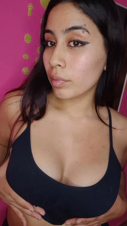 I bet you want to see my breasts sweat😏