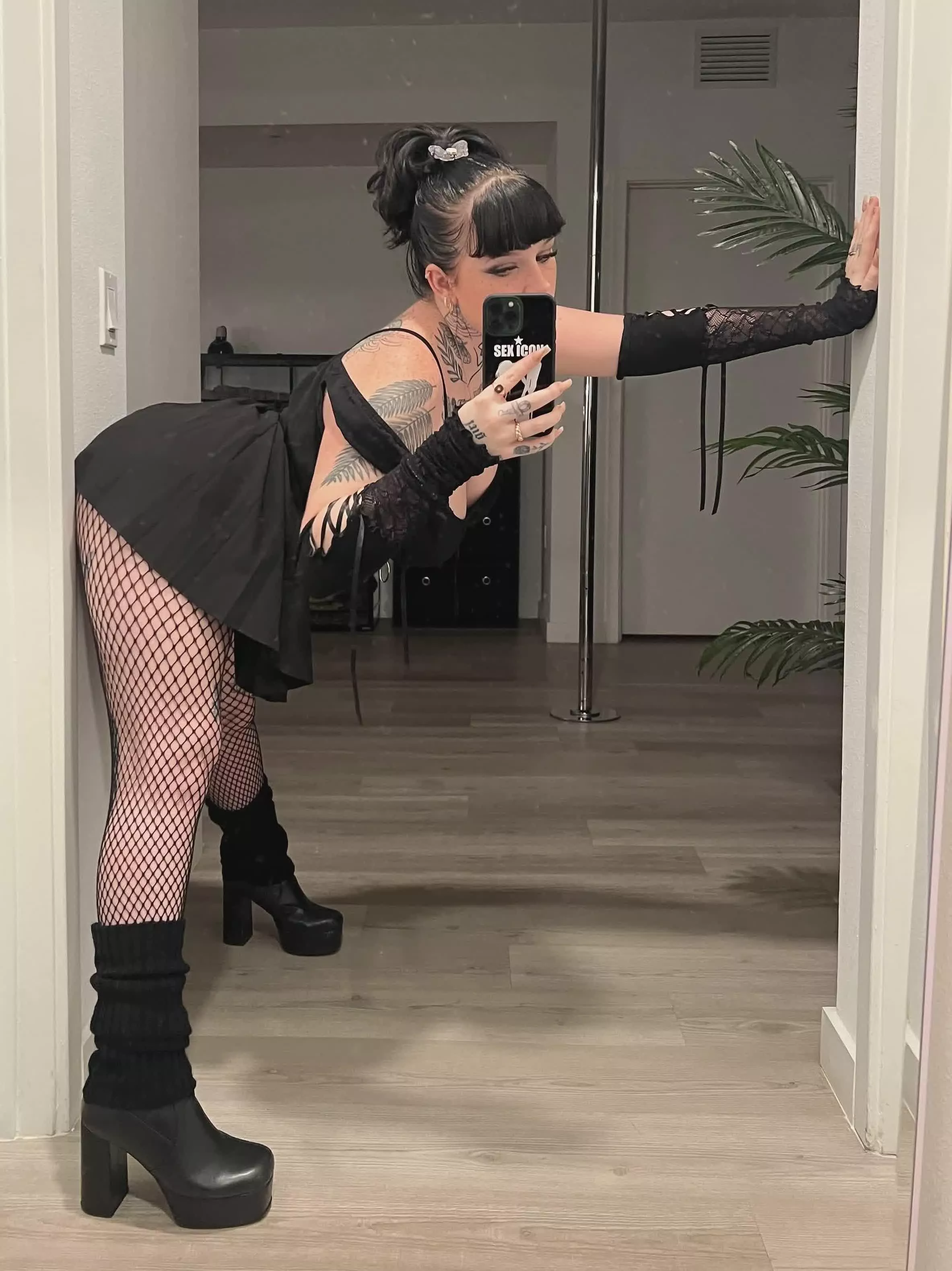 i bet you would love seeing me perform on that pole 