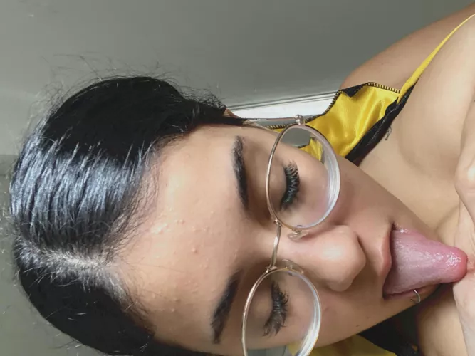 I enjoy giving compliments to others ??