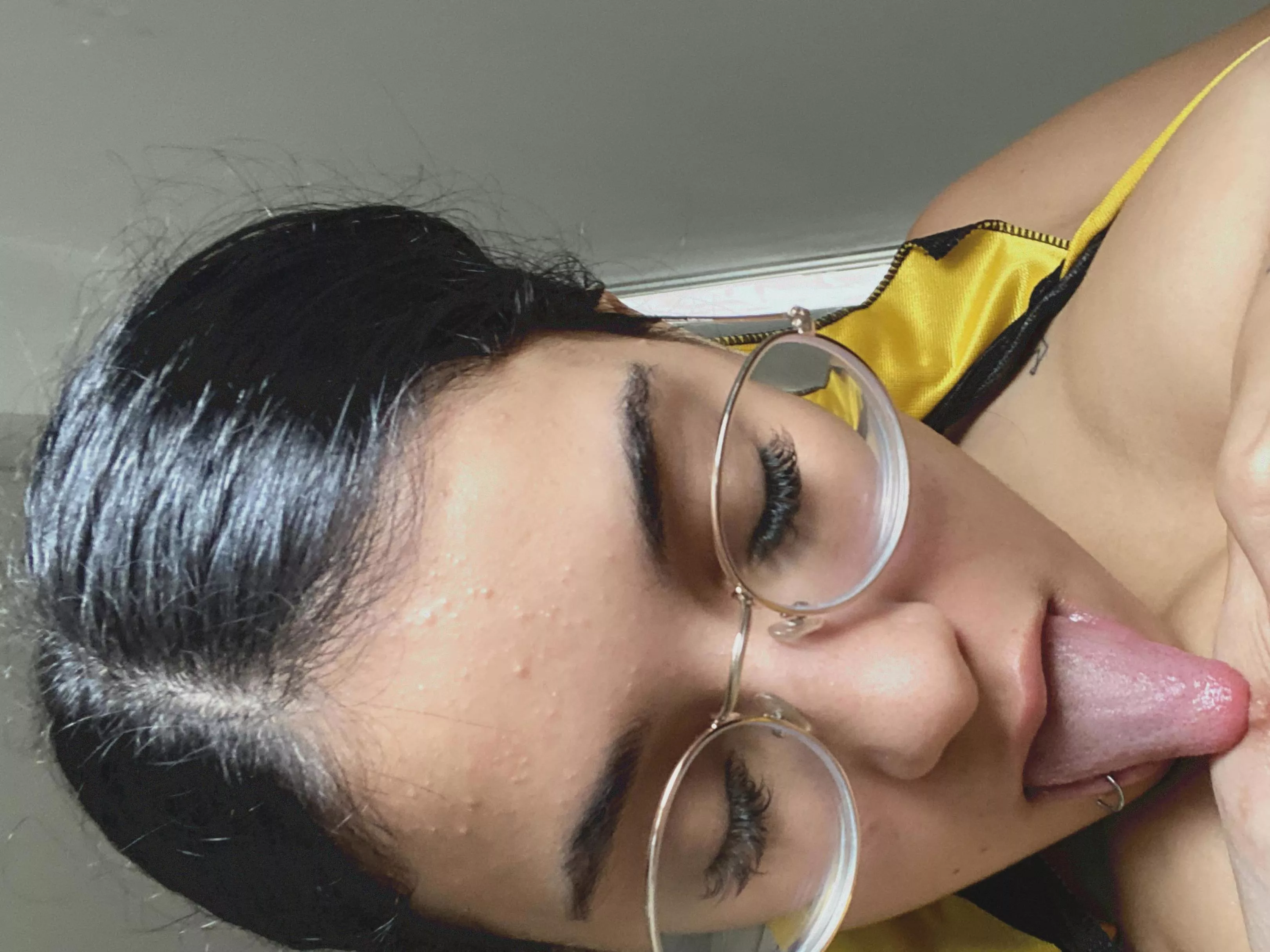 I enjoy giving compliments to others ??