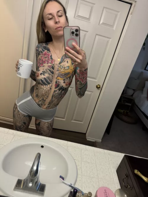 I like sending casual nudes to my best guy friends 