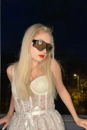 I love men that love petite girls!